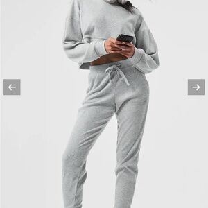 ALO Muse Set (Athletic Heather Grey)